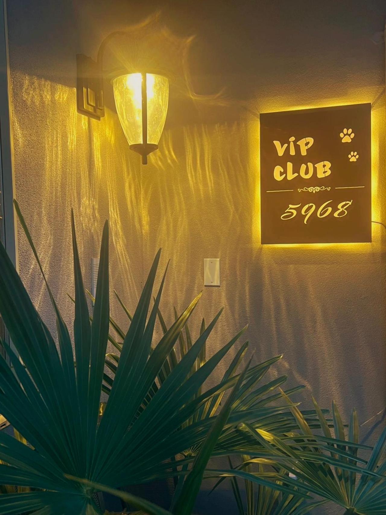 Апартаменты V.I.P. Club Суррей Экстерьер фото